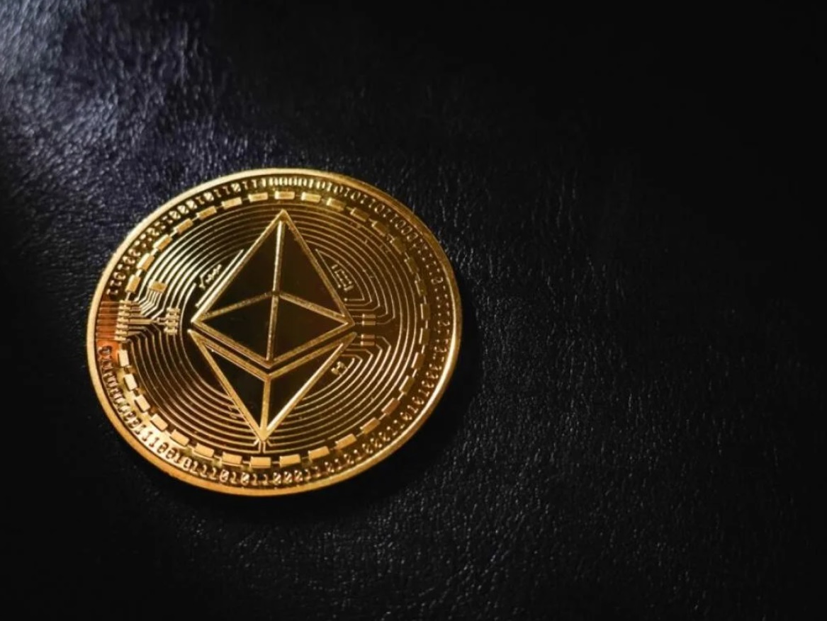 ETH 跌破 3,000 美元，BTC 达到 61,000 美元：加密货币市场正在发生什么？